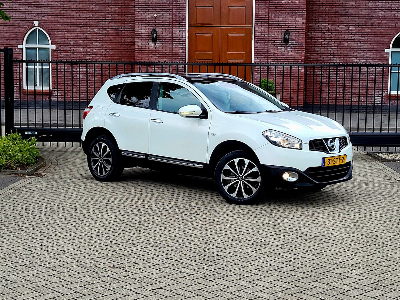 Nissan Qashqai - 1.6 Connect Edition / Leer / Camera / Pano / Cruise / Pdc / Nieuwe Apk - AutoWereld.nl