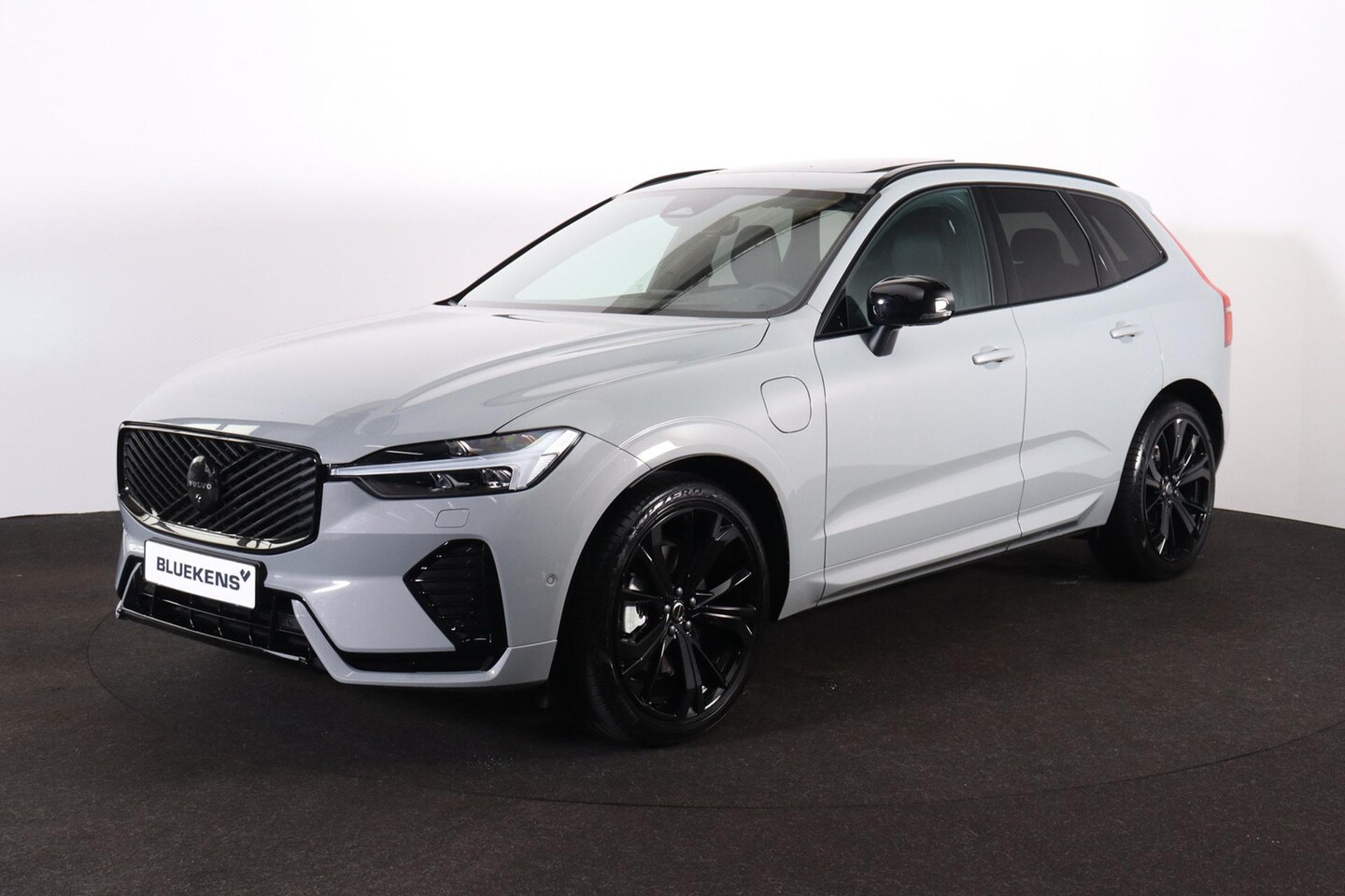 Volvo XC60 - T6 Plug-in hybrid AWD Ultra Black Edition - Luchtvering - Panorama/schuifdak - IntelliSafe - AutoWereld.nl