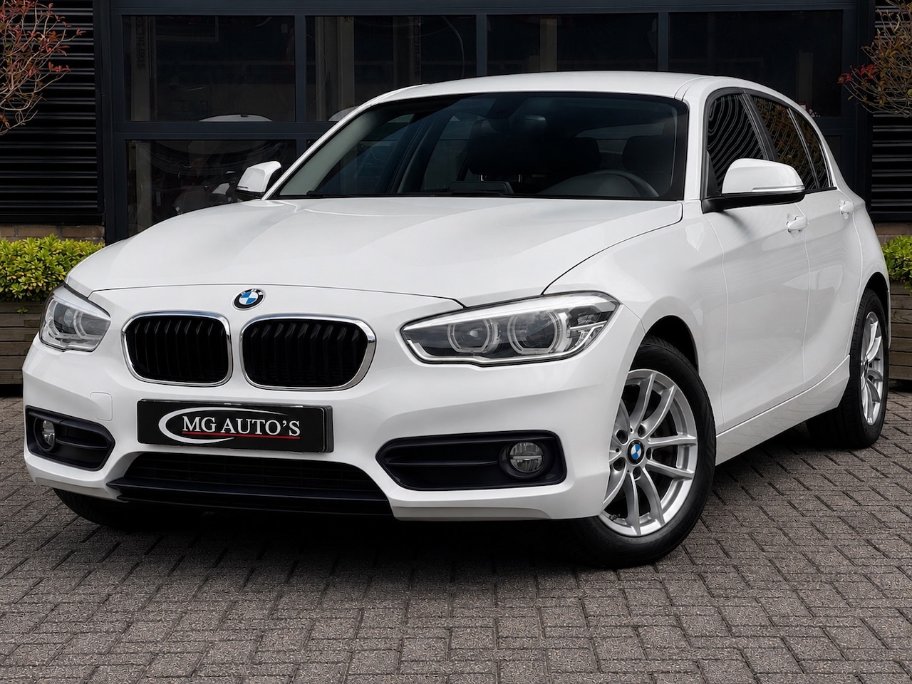 BMW 1-serie - 118i Corporate Lease Executive | Sportline | Navigatie | Cruise Control | Climate Control - AutoWereld.nl