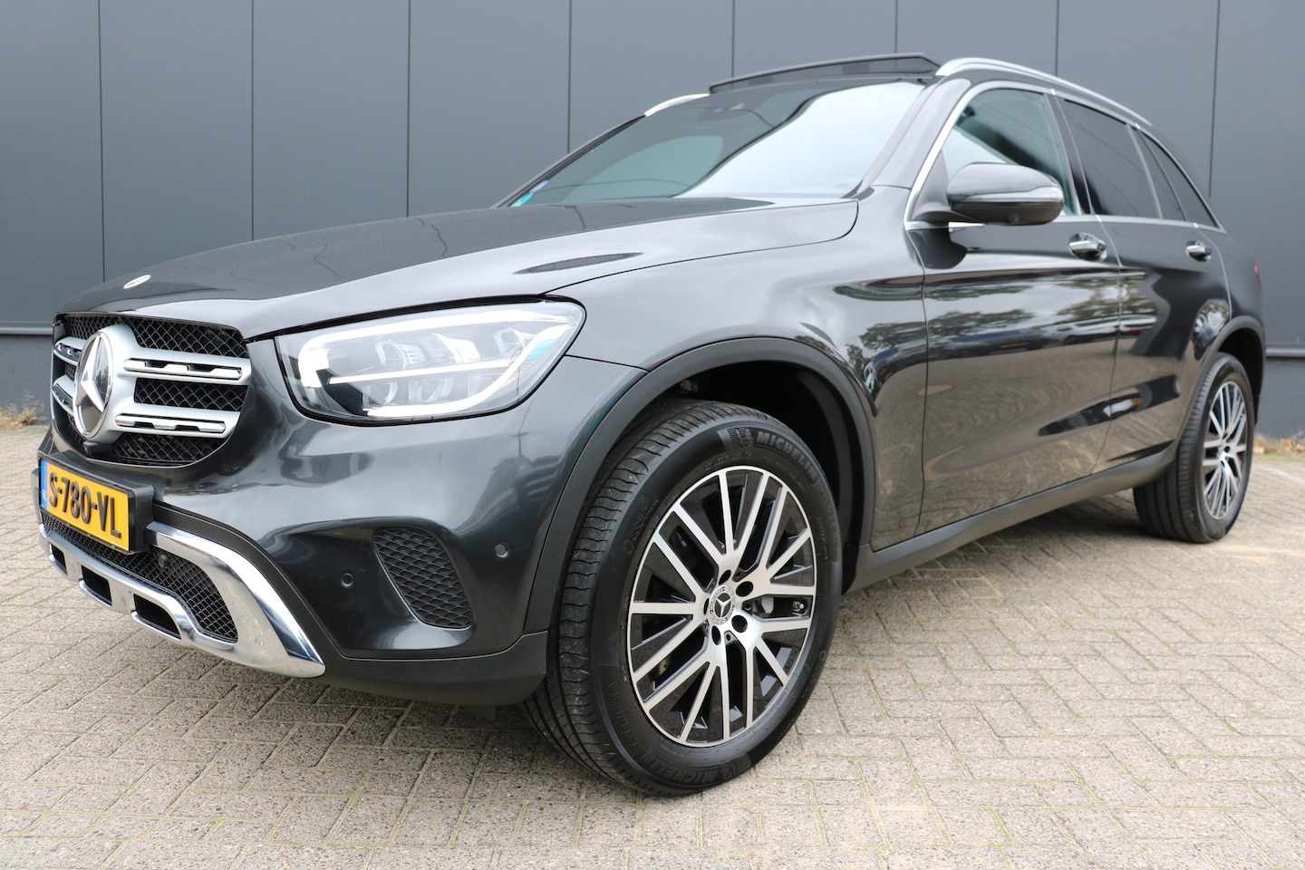 Mercedes-Benz GLC-klasse - 300e 4MATIC 320pk | Camera 360 Graden | Navi | Panoramisch zonnedak | Stoelverwarming voor - AutoWereld.nl
