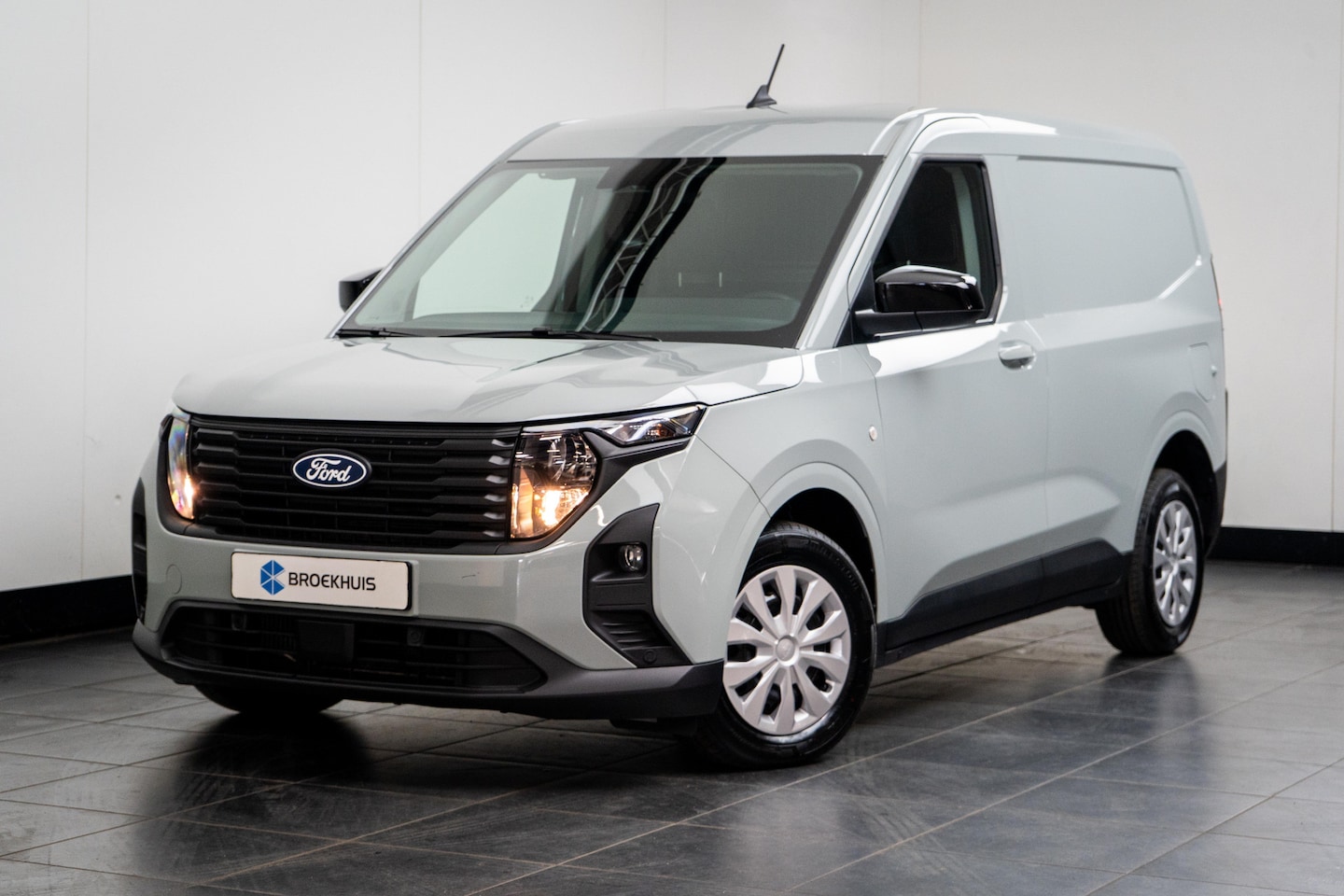 Ford Transit Courier - 1.5 EcoBlue Trend | Navi | Winterpack | Camera | Clima | Cruise Adaptive | Parkeersensoren - AutoWereld.nl