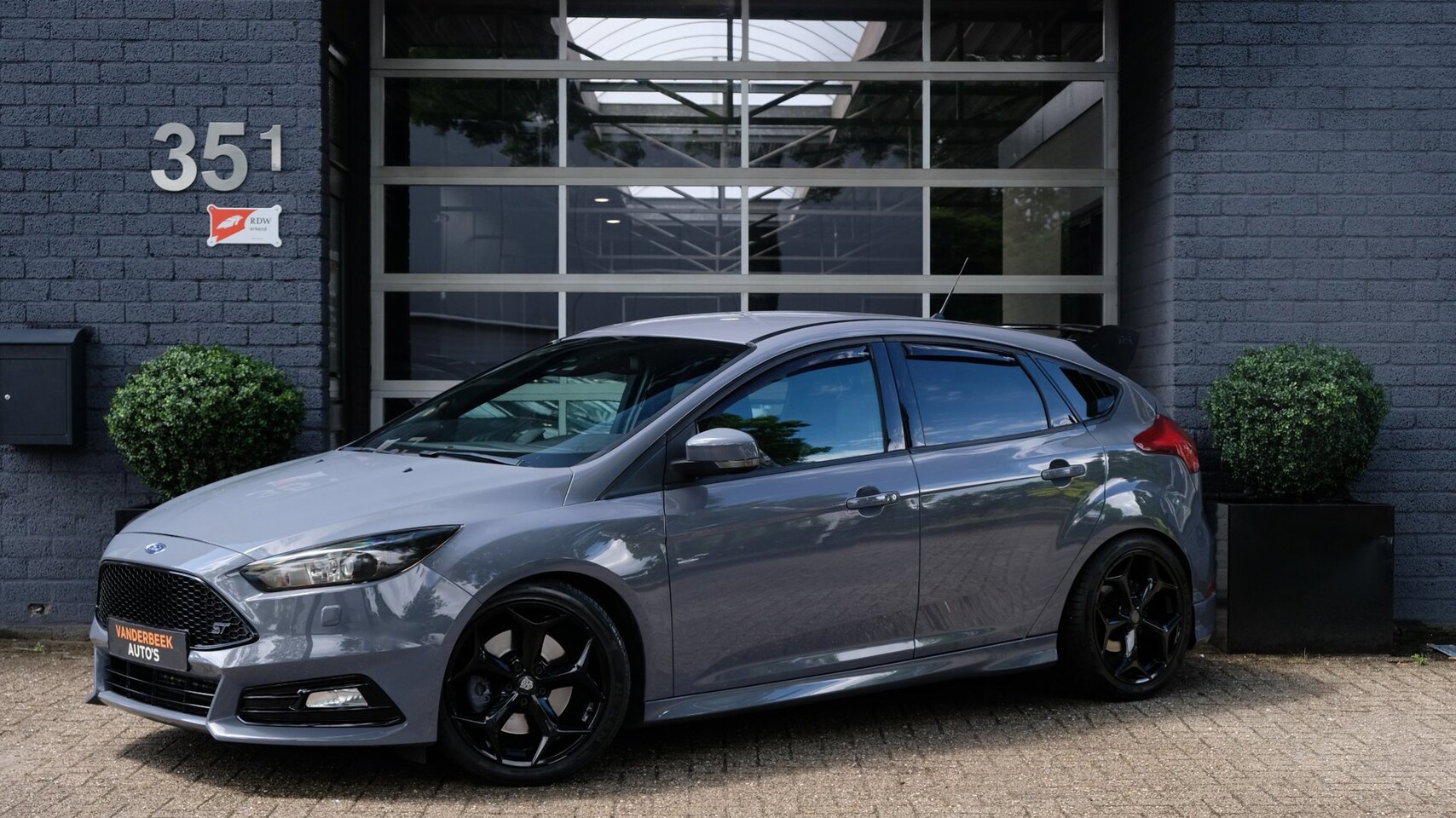 Ford Focus - 2.0 ST-3 Stealth Grey|Leder|RS|Milltek|Maxton|Kanon! - AutoWereld.nl