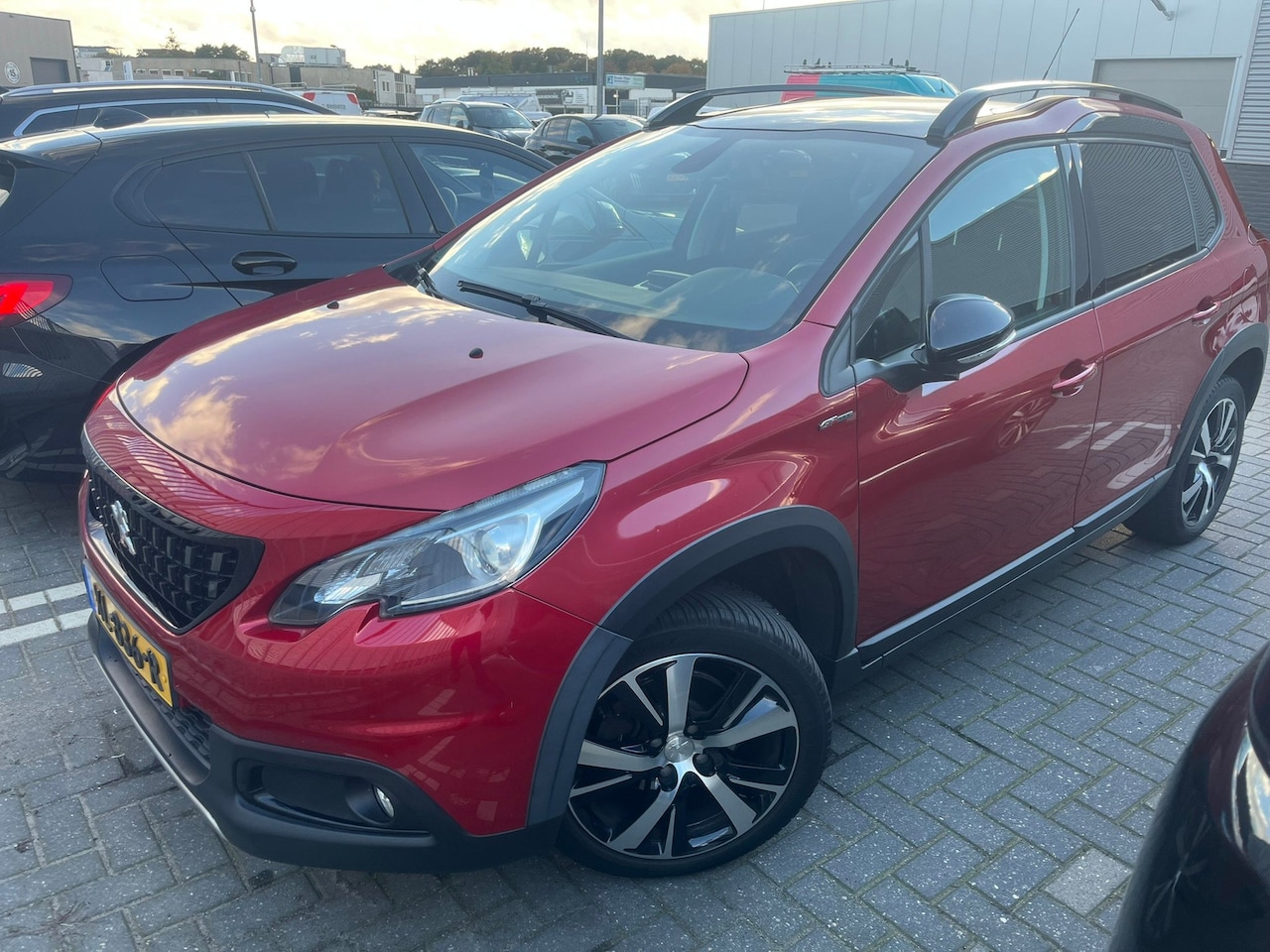 Peugeot 2008 - 1.2 PureTech GT-Line Panoramadak | Half leder| Cruise | Climate Control | Trekhaak | | Ach - AutoWereld.nl