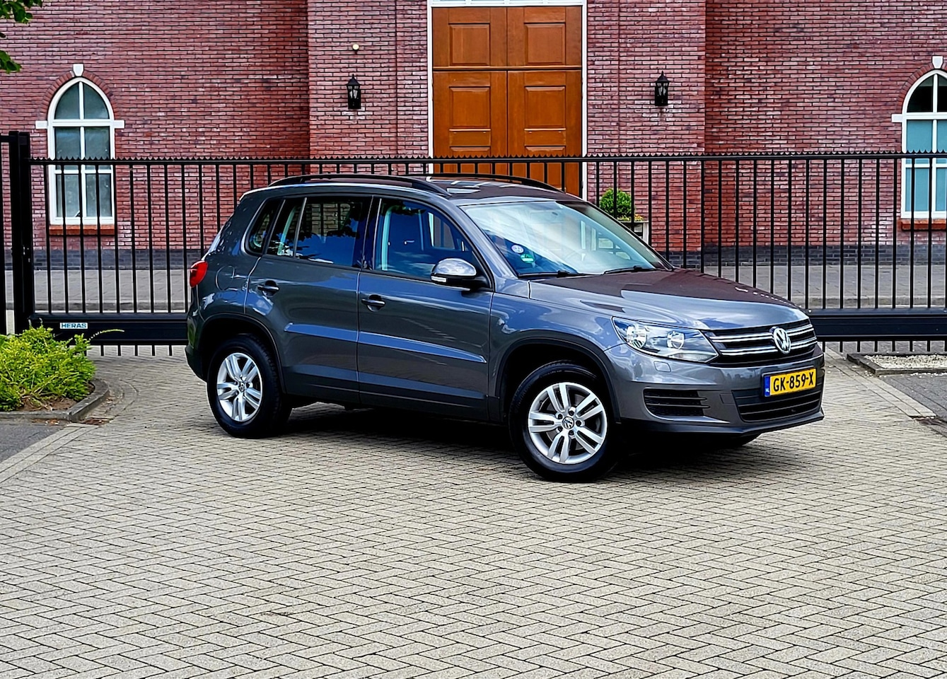 Volkswagen Tiguan - 1.4 TSI Sport&Style / 1e Eigenaar / Trekhaak / Dealer onderhouden / Nap - AutoWereld.nl