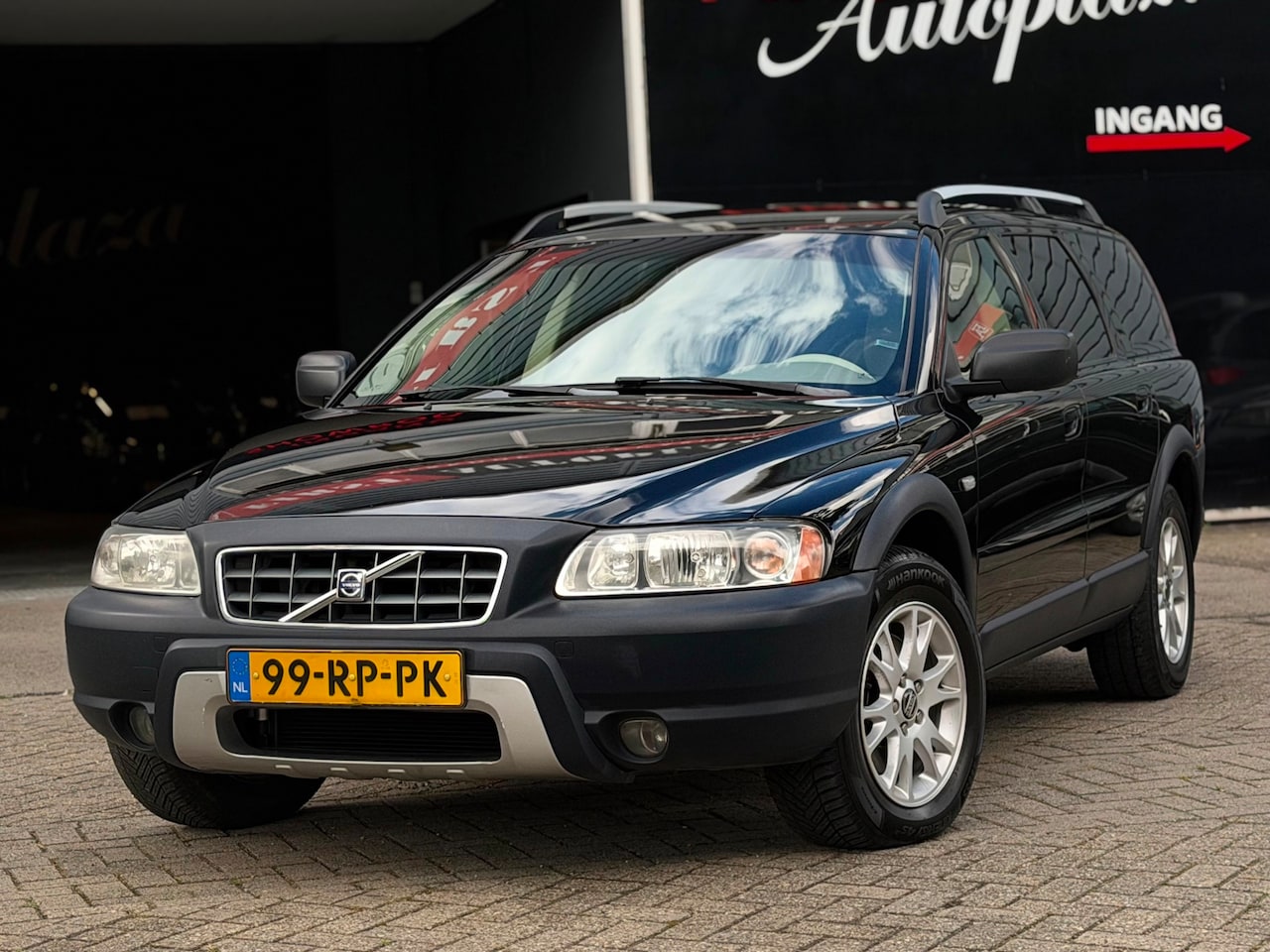 Volvo XC70 - 2.5 T Momentum AUTOMAAT STOELVERW./LEDER/CRUISE/YOUNGTIMER | NETTE AUTO ! - AutoWereld.nl