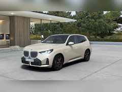 BMW X3 - 30e xDrive M Sport Automaat / Panoramadak / Trekhaak / Sportstoelen / Adaptieve LED / Park