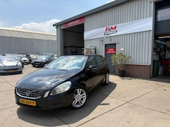 Volvo V60 - 1.6 T3 Kinetic Clima, cruise, pdc, trekhaak