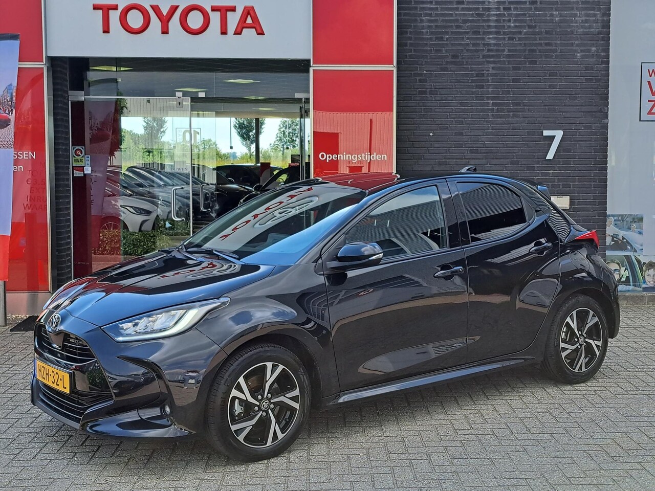 Toyota Yaris - 1.5 Hybrid 115 Dynamic STOEL/STUURWIELVERWARMING ADAPTIVE CRUISE CONTROL DRAADLOOS TEL. LA - AutoWereld.nl