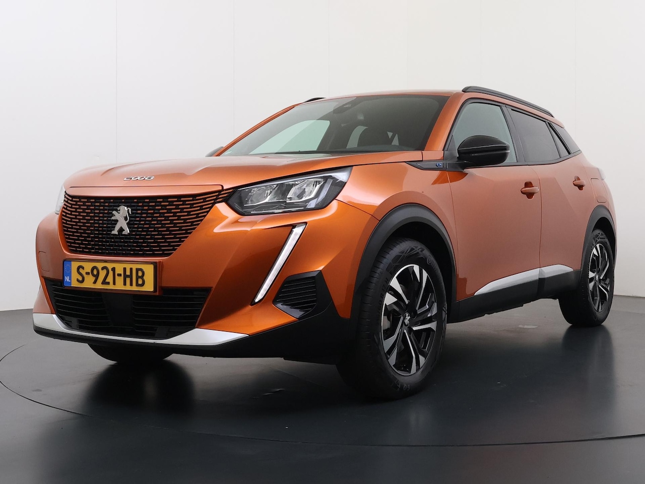 Peugeot e-2008 - Allure Pack 50 kWh | Accu 94% | AppleCarplay/Android | Achteruitrijcamera | Stoelverwarmin - AutoWereld.nl