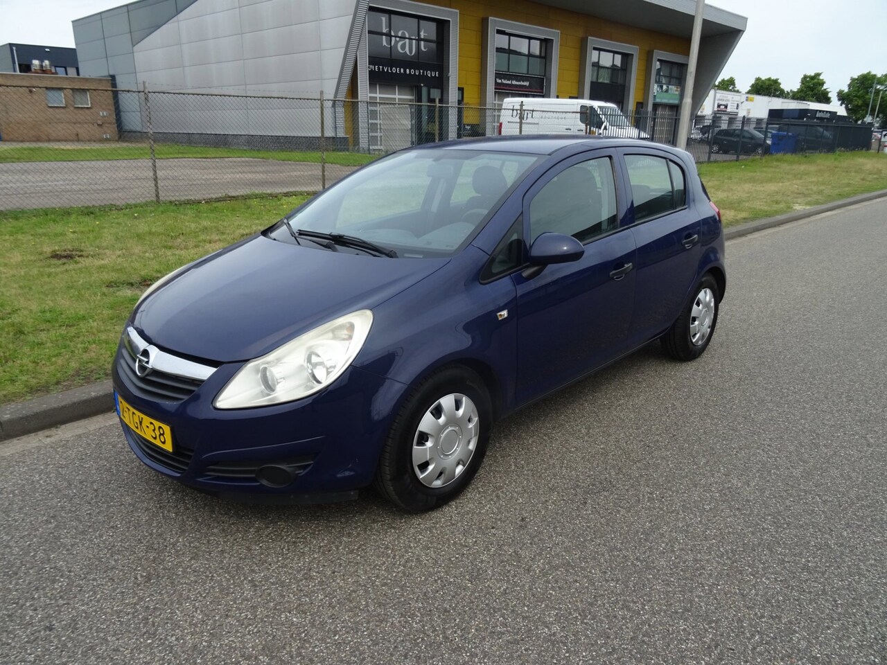 Opel Corsa - 1.2-16V '111' Edition 1.2-16V '111' Edition - AutoWereld.nl