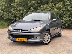 Peugeot 206 - 1.4 Air-line | " 126.000 " KM + Nwe APK Nu € 2.950,