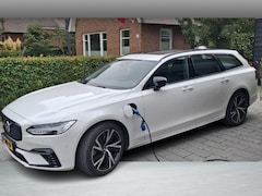 Volvo V90 - 2.0 T6 Plug-in Hybrid AWD Plus Dark | Long Range | Panoramadak | Luchtvering | Harman Kard