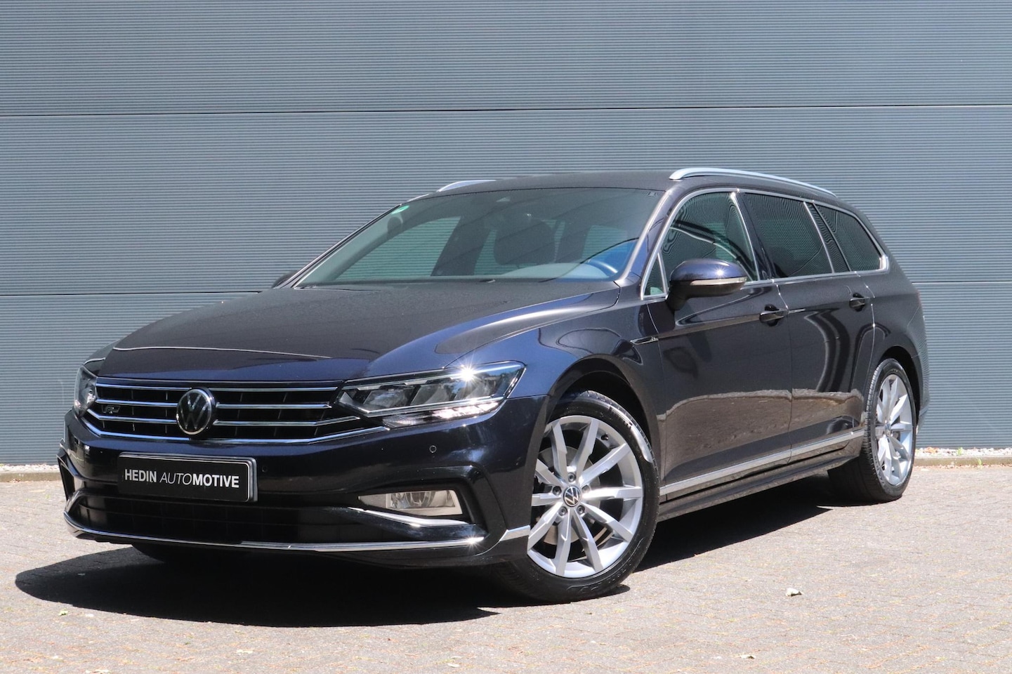 Volkswagen Passat Variant - 1.5 TSI R-Line Business + | Navigatie | Leder | Trekhaak | Elektrische Achterklep | Parkee - AutoWereld.nl