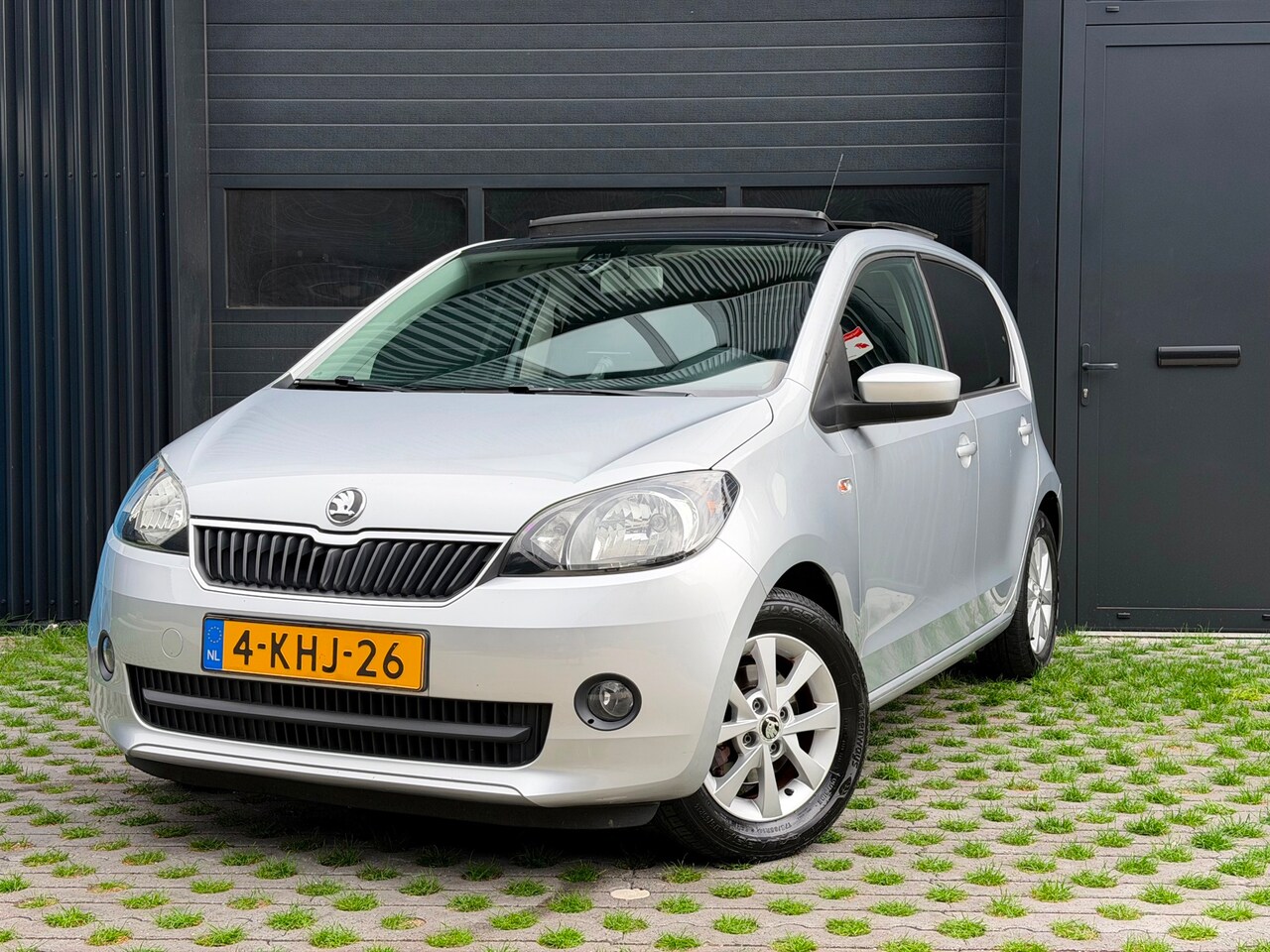 Skoda Citigo - 1.0 Greentech Arctic Air | Panodak | Parkeersen | Bleutooth | Navigatie - AutoWereld.nl
