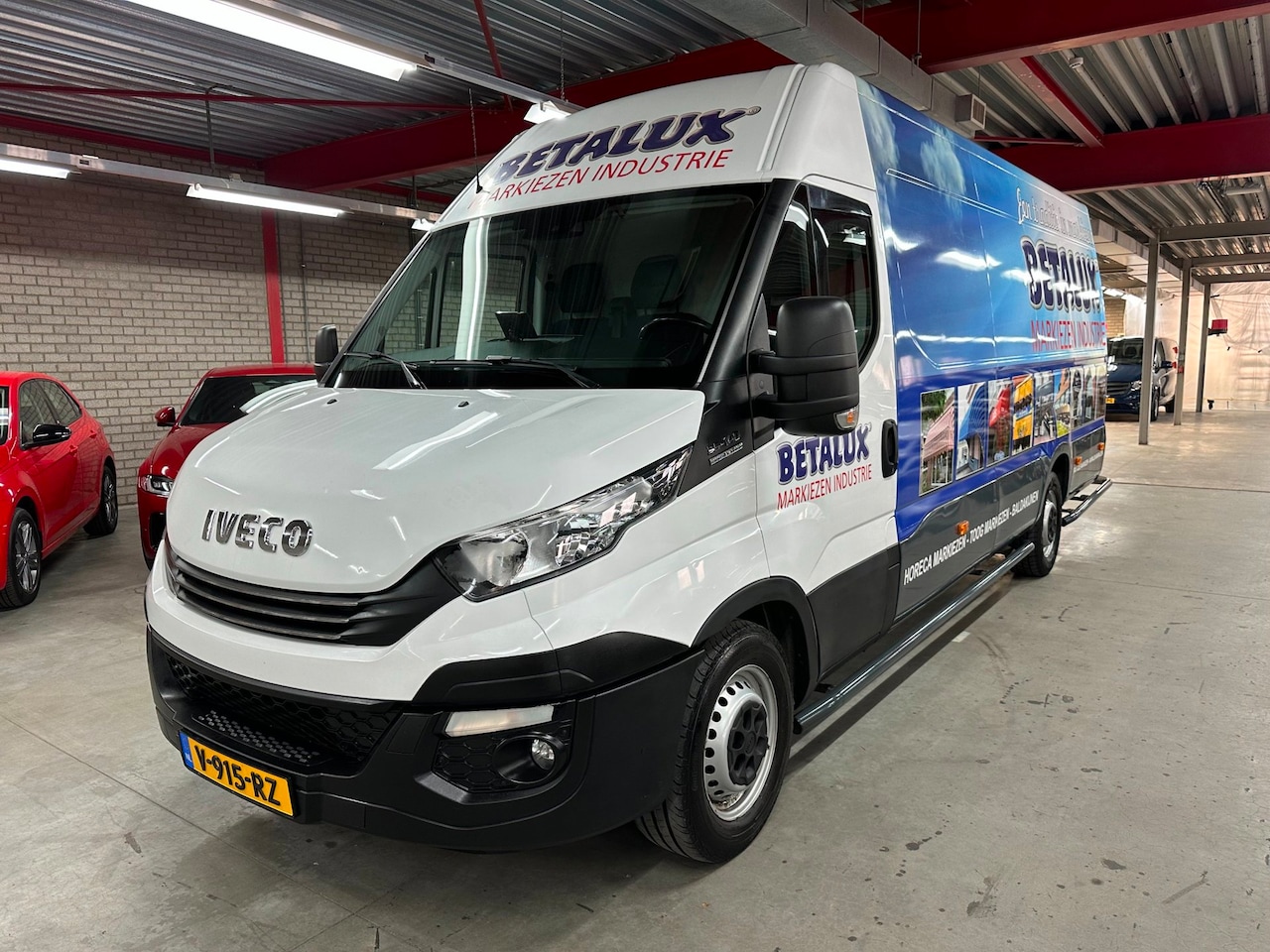 Iveco Daily - 35S14V 2.3 410 H3 35S14V 2.3 410 H3, Org NL, Unieke staat! - AutoWereld.nl