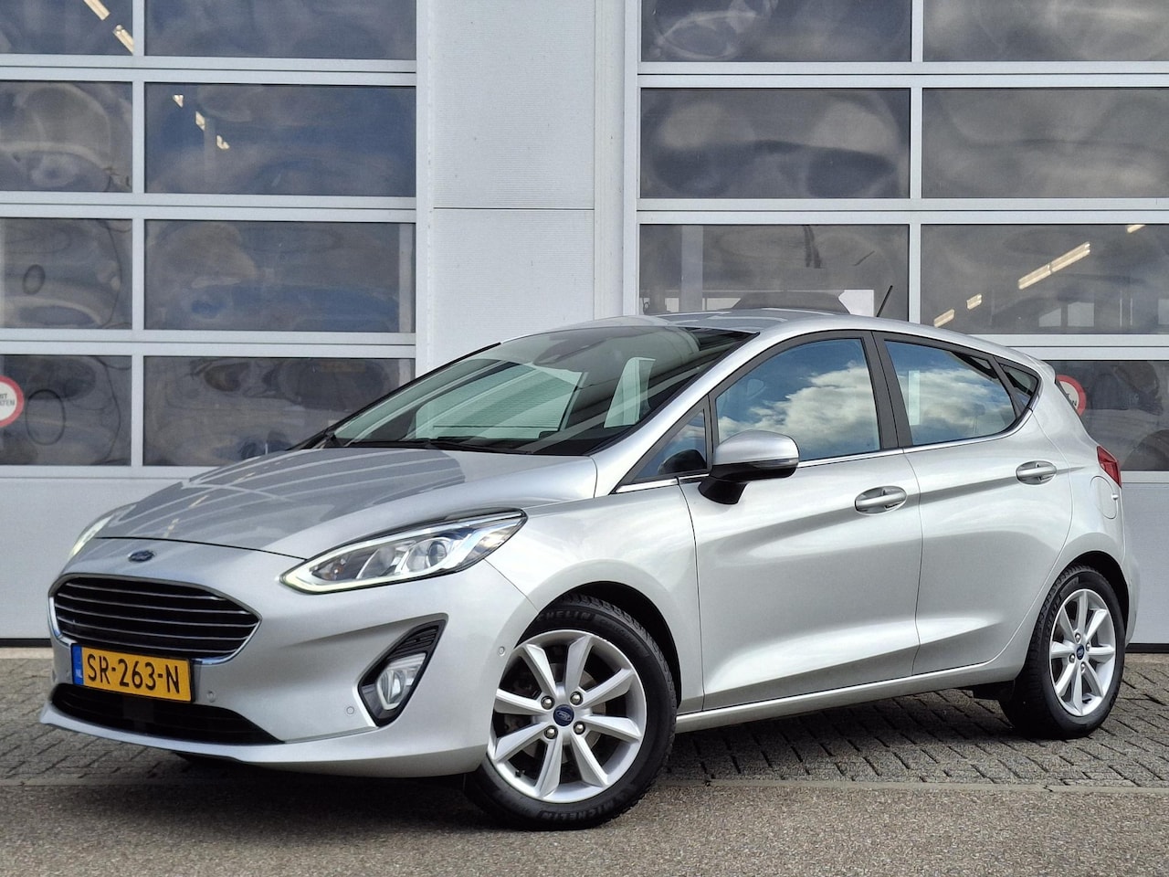 Ford Fiesta - 1.0 EcoBoost Titanium | Trekhaak | Adaptieve Cruise Control | 16'' LMV | Voorruitverwarmin - AutoWereld.nl