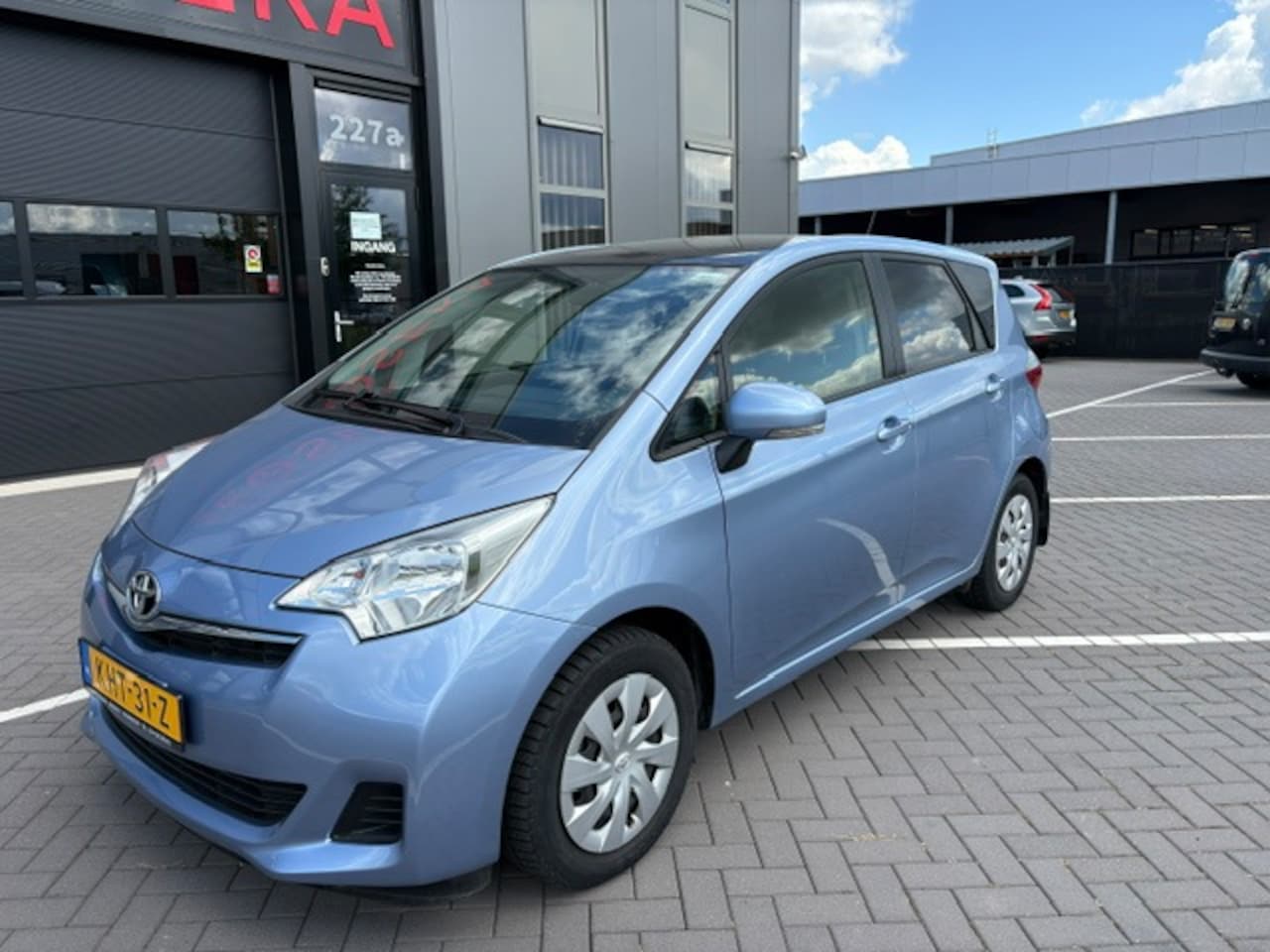 Toyota Verso S - 1.3 VVT-i Aspiration Panoramadak trekhaak camera airco navi - AutoWereld.nl