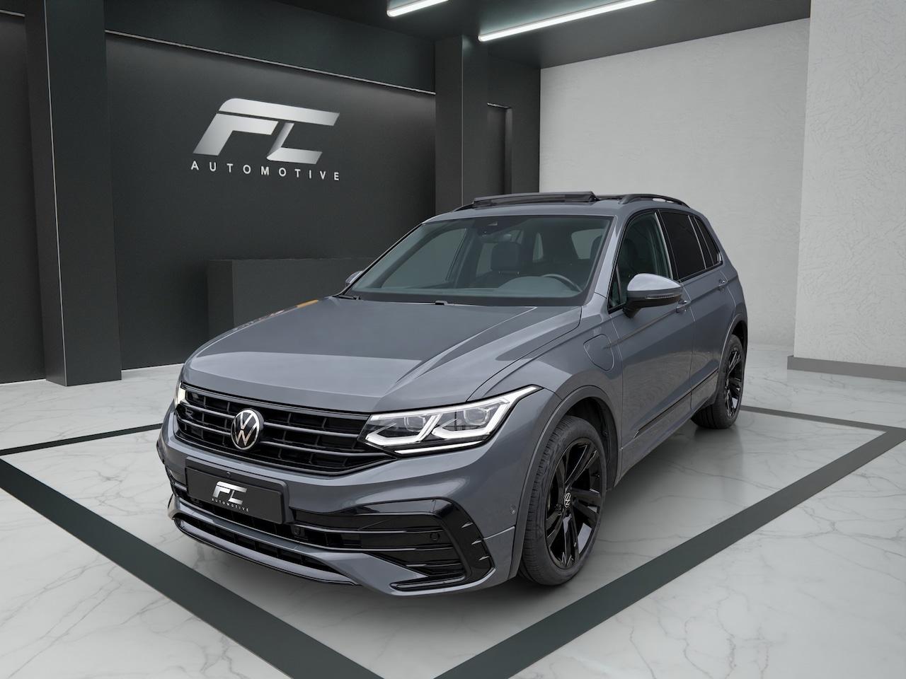 Volkswagen Tiguan - 1.4 TSI eHybrid R-Line Black edition | IQ | 360 | keyless | Pano| Head up | Carplay | Half - AutoWereld.nl