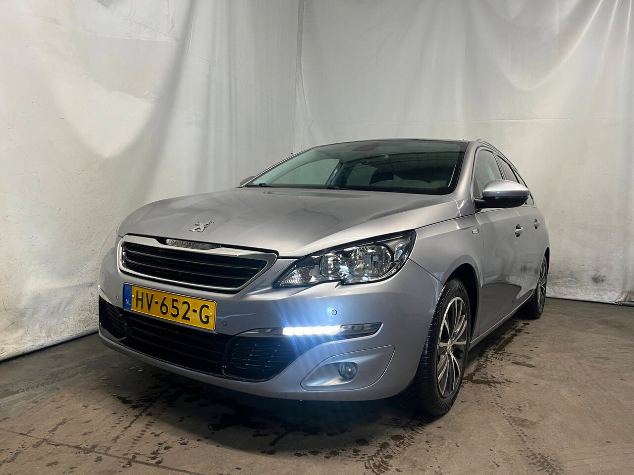 Peugeot 308 SW - 1.2 PureTech Style SCHADEAUTO! - AutoWereld.nl