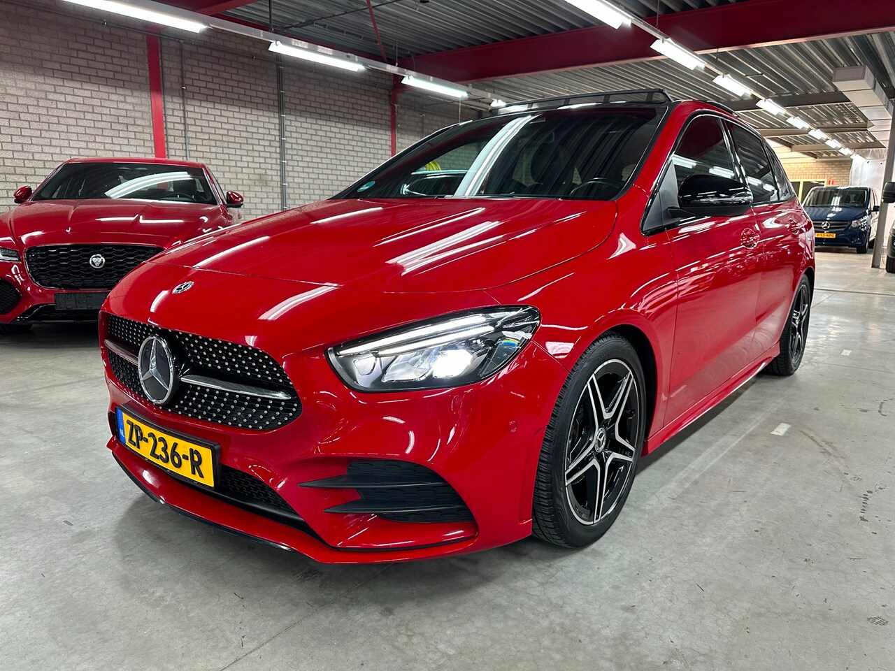 Mercedes-Benz B-klasse - 180 AMG, Pano, Trekhaak, Org NL - AutoWereld.nl