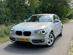 BMW 1-serie - 114i EDE Business Sport | Navi + Cruise + Clima Nu € 5.750,