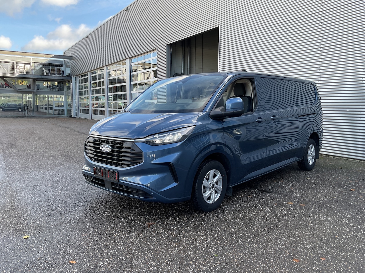 Ford Transit Custom - 320 2.0 TDCI 170 pk Aut. L2 Limited 2x Schuifdeur/ Adapt.Cruise/ Standkachel/ Stoelverw./ - AutoWereld.nl