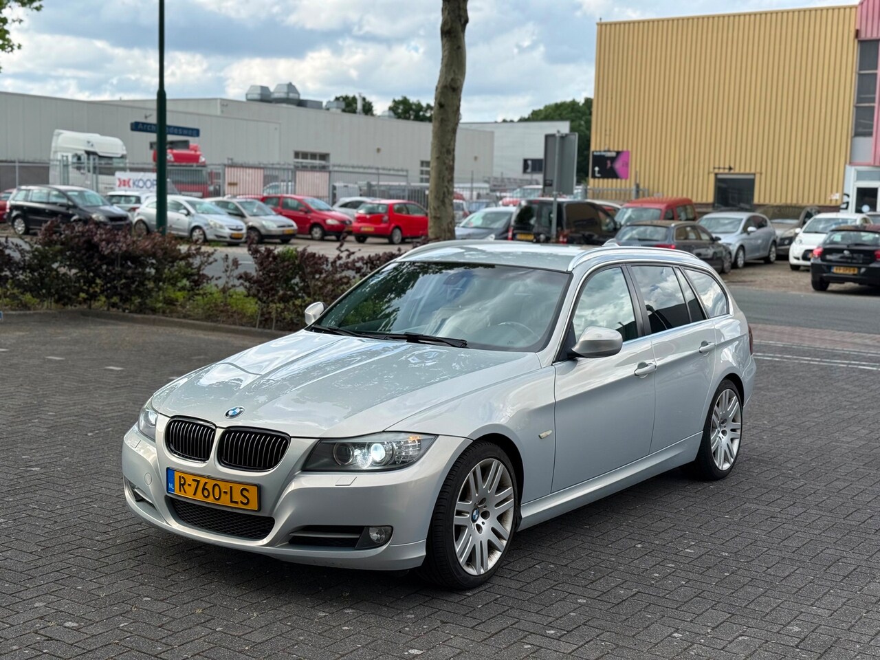 BMW 3-serie Touring - 318i TOURING XENON/LEDER/NAVIGATIE! NIEUWE DISTRIBUTIEKETTING! - AutoWereld.nl