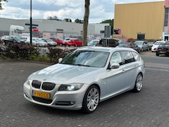 BMW 3-serie Touring - 318i TOURING XENON/LEDER/NAVIGATIE NIEUWE DISTRIBUTIEKETTING