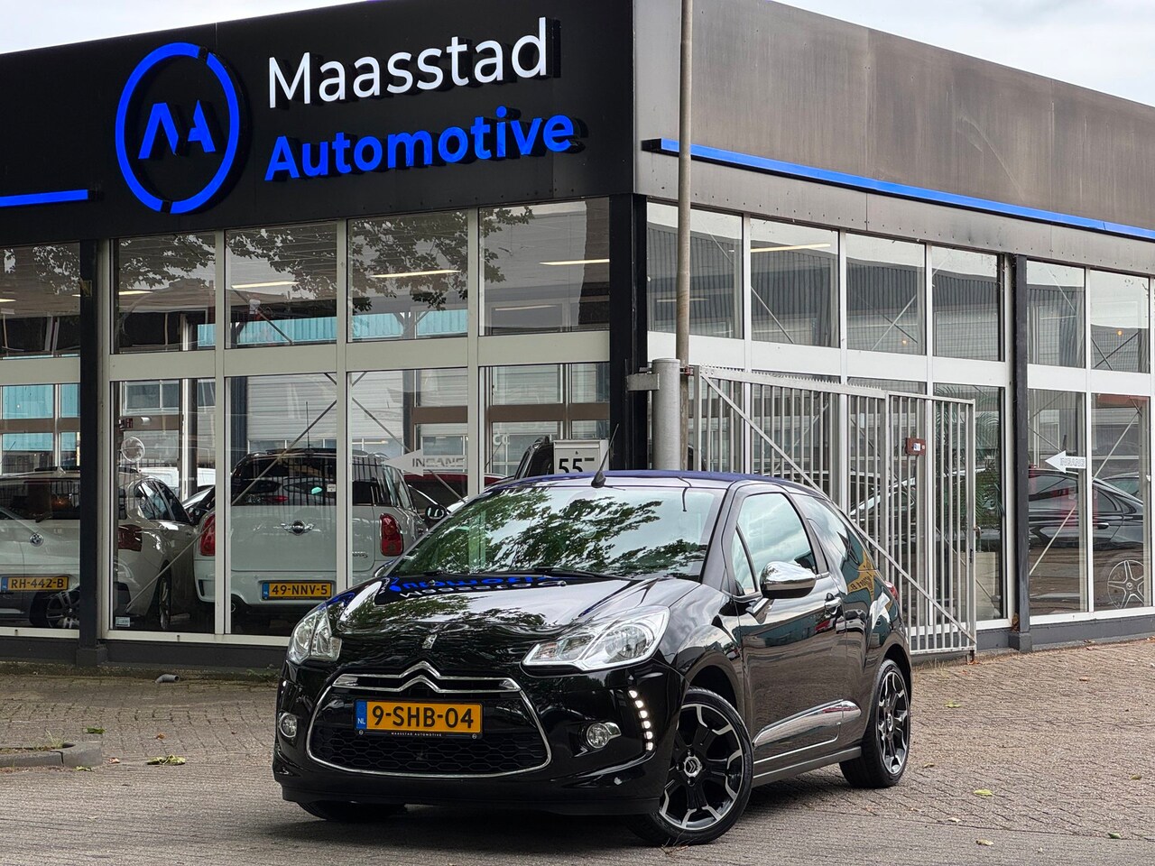 Citroën DS3 Cabrio - 1.2 VTi So Chic Cabrio Lage KMS in Nette staat - AutoWereld.nl