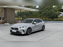 BMW 1-serie - 120 M Sport Automaat / Panoramadak / Sportstoelen / Achteruitrijcamera / Adaptieve LED / C