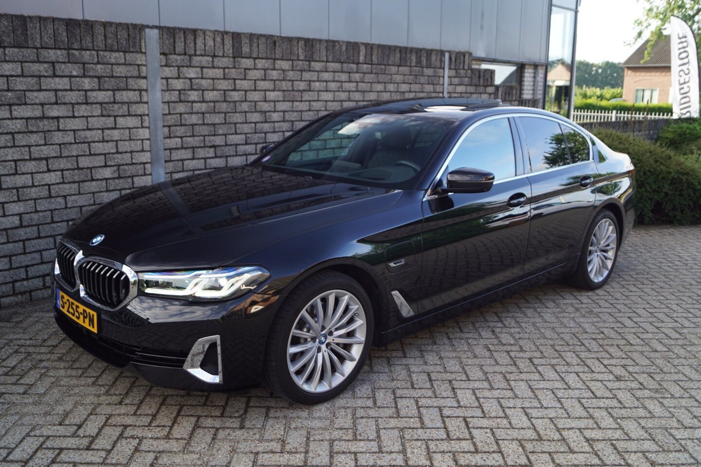 BMW 5-serie - 530e Business Edition Plus Autom Schuifdak Luxe Leder Adaptieve Cruise Softclose Head-Up N - AutoWereld.nl