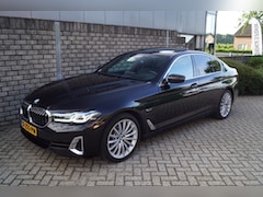 BMW 5-serie - 530e Business Edition Plus Autom Schuifdak Luxe Leder Adaptieve Cruise Softclose Head-Up N