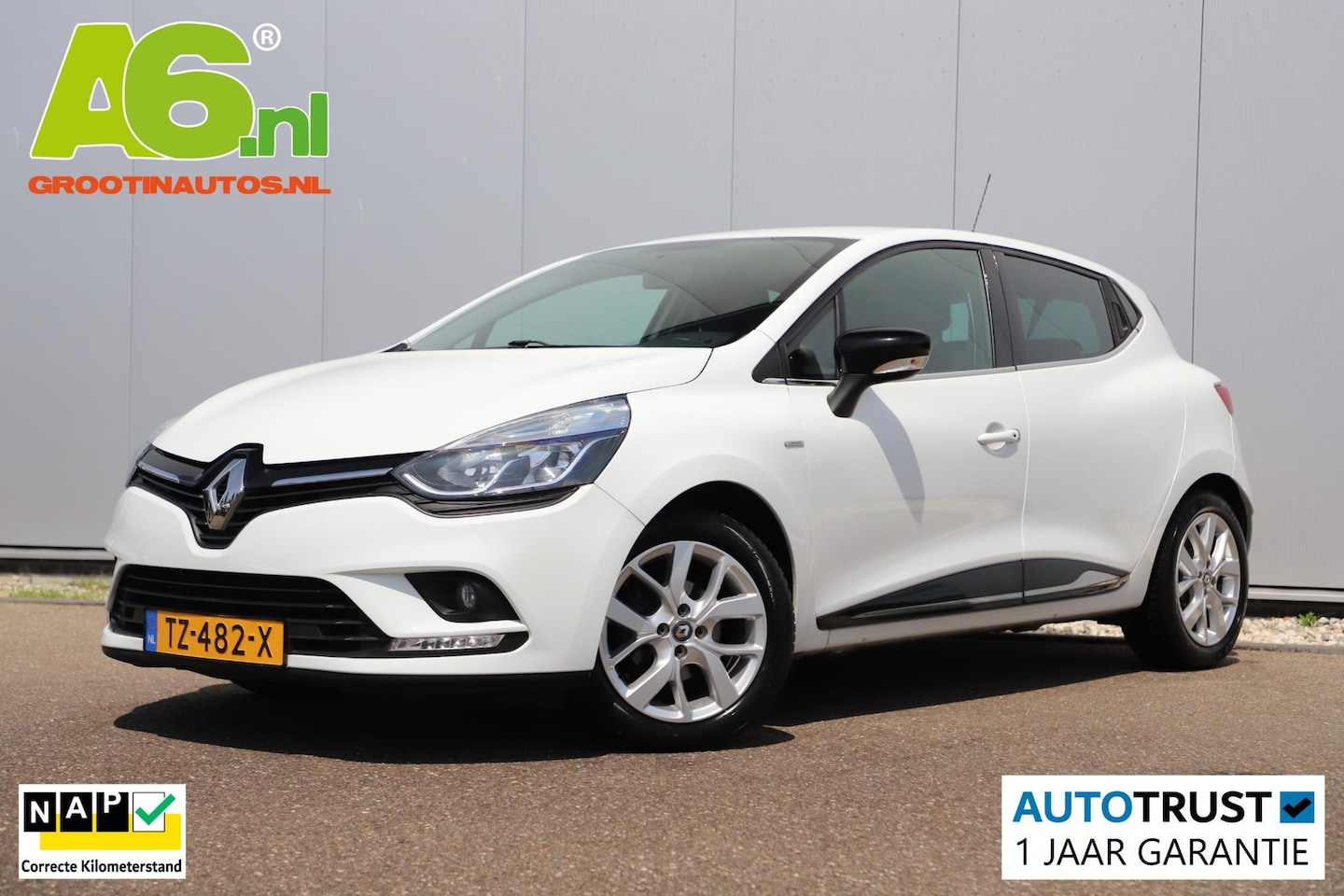 Renault Clio - 0.9 TCe Limited Trekhaak Navigatie Airco Cruise Control Bluetooth Donkere Ramen Parkeersen - AutoWereld.nl