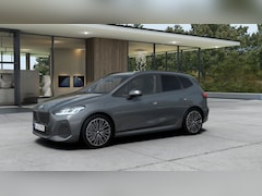BMW 2-serie Active Tourer - 225e xDrive M Sport Automaat / Trekhaak / Panoramadak / Sportstoelen / Comfort Access / Ac