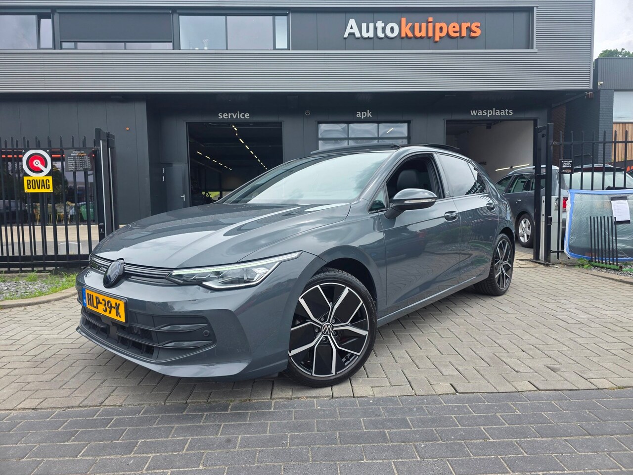 Volkswagen Golf - 1.5 eTSI DSG 'Edition 50' | Panoramadak |Head-Up | Elek. stoel - AutoWereld.nl