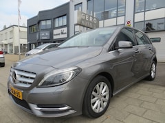 Mercedes-Benz B-klasse - 180 Ambition nl-auto , cruise control trekhaak pdc etc