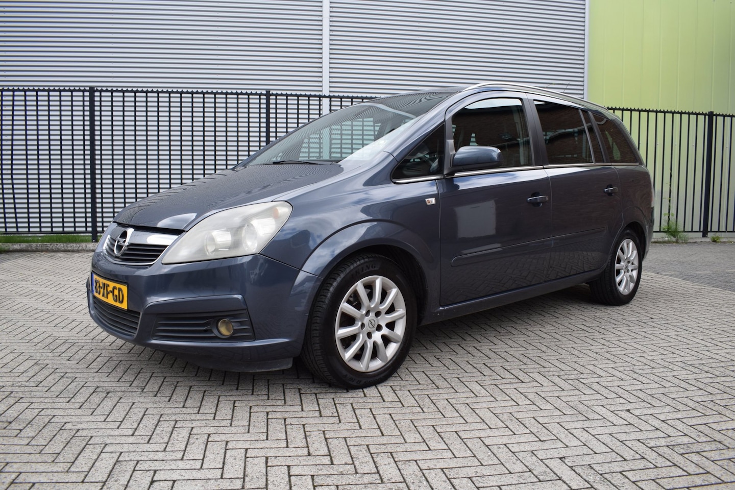 Opel Zafira - 2.2 Executive 7 Persoons 1 mnd GARANTIE Airco Ijskoud CruiseC Navi Trekhaak - AutoWereld.nl