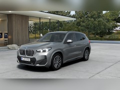 BMW X1 - xDrive30e M Sport Automaat / Panoramadak / Trekhaak / Sportstoelen / Head-Up / M Adaptief