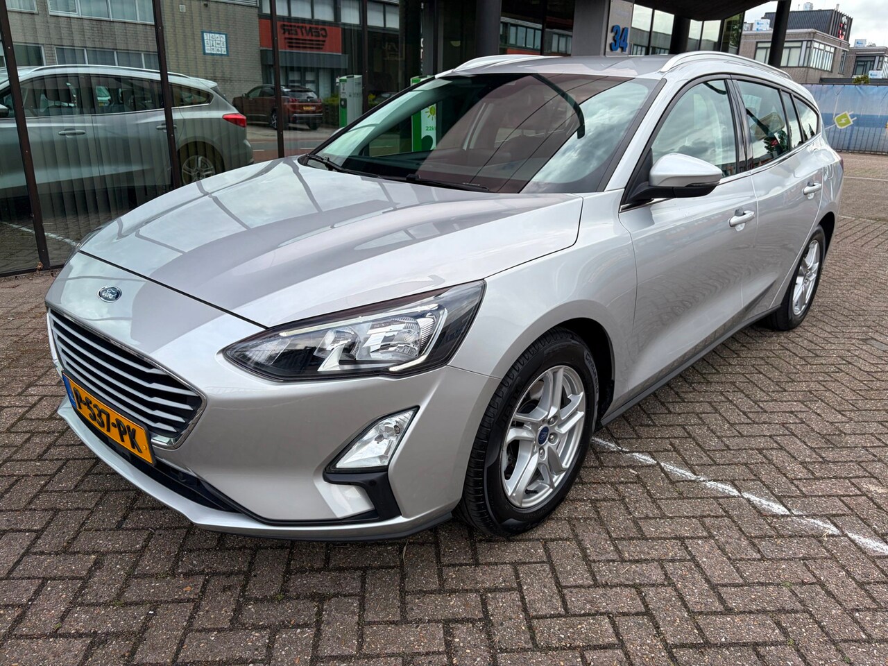 Ford Focus Wagon - 1.0 EcoBoost Edition Business / Xenon / Apple/Android Carplay / Camera / LED - AutoWereld.nl