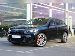BMW X2 - sDrive20i High Executive M Sport Automaat / Panoramadak / Sportstoelen / Achteruitrijcamer