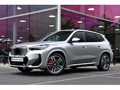 BMW iX1 - eDrive20 M Sport / Panoramadak / Trekhaak / Sportstoelen / Head-Up / M Adaptief onderstel