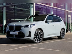 BMW X3 - 30e xDrive M Sport Automaat / Panoramadak / Trekhaak / Sportstoelen / Achteruitrijcamera /