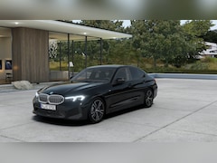 BMW 3-serie - 330e M Sport Automaat / Sportstoelen / Achteruitrijcamera / Active Cruise Control / Stoelv