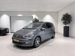 Volkswagen Touran - 1.4 TSI Highline | Carplay | Achteruitrijcamera | Panoramisch-schuifdak | Parkeersensoren