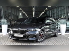 BMW i5 Touring - eDrive40 M Sport / Panoramadak / Trekhaak / Comfortstoelen / Bowers & Wilkins / Parking As