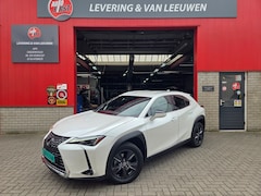 Lexus UX - 250h Business Automaat/ Cruise control/ Navigatie/ Achteruitrijcamera/ Rijklaarprijs