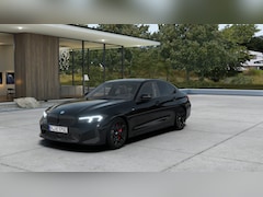 BMW 3-serie - 330e M Sport Automaat / Schuif-kanteldak / Trekhaak / Sportstoelen / Achteruitrijcamera /