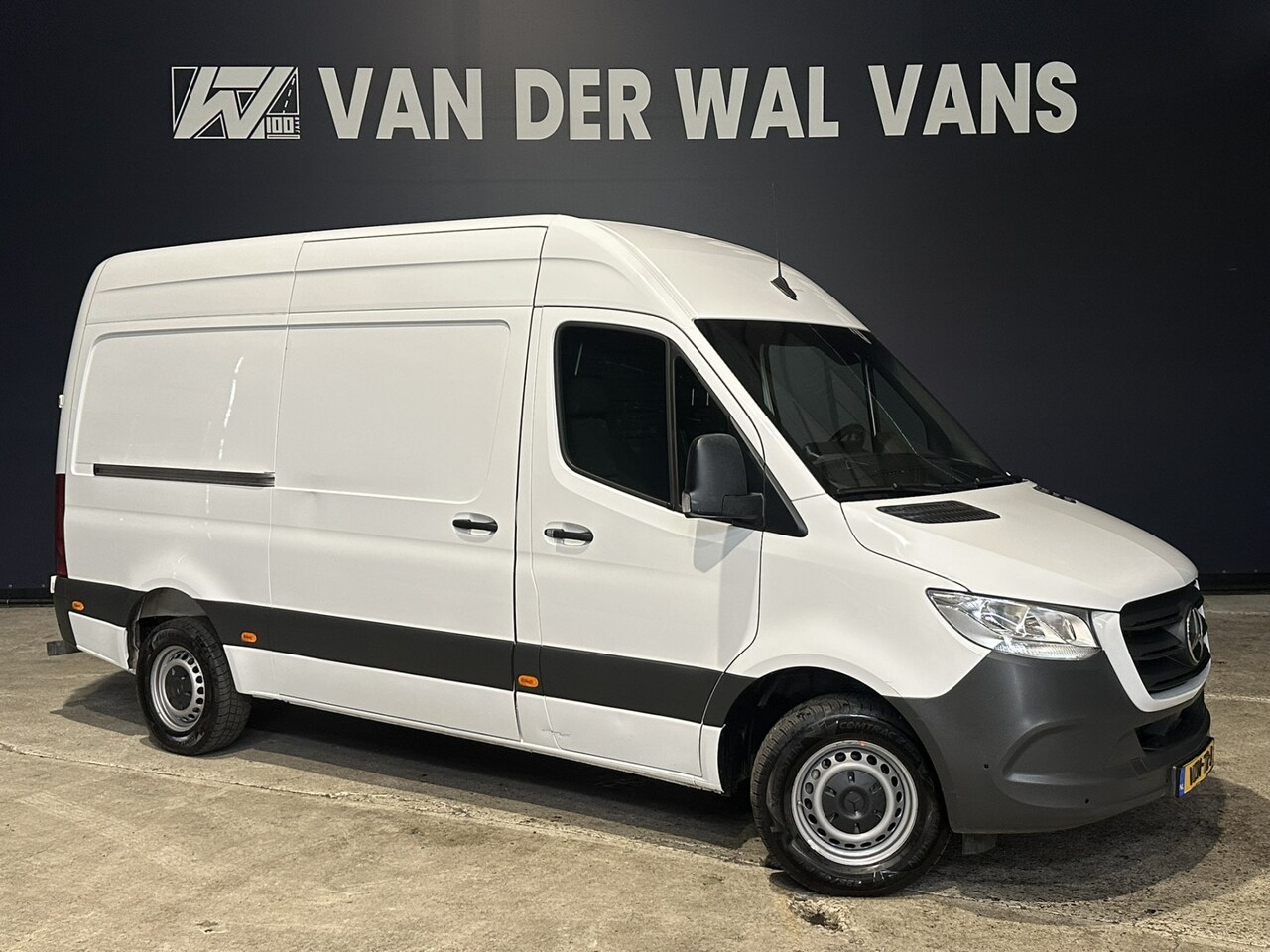 Mercedes-Benz Sprinter - 317 CDI 170pk Automaat 3500kg Trekhaak L2H2 Euro6 Airco | Camera | Navigatie | Apple Carpl - AutoWereld.nl