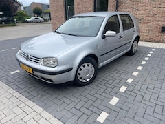 Volkswagen Golf - 1.6 Comfortline