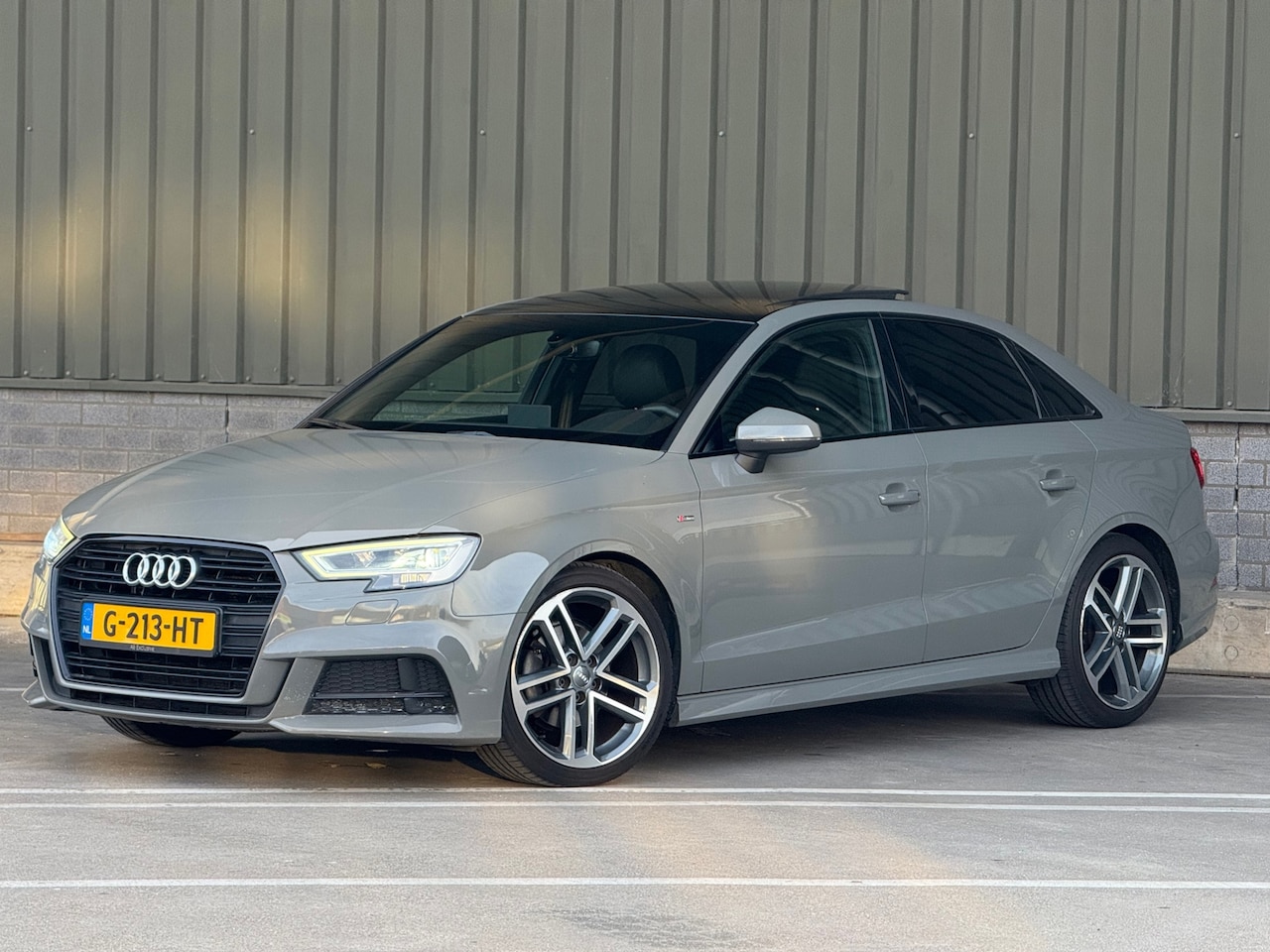 Audi A3 Limousine - 35 TFSI / S-Line / Pano / Virtual / Advance Sport - AutoWereld.nl